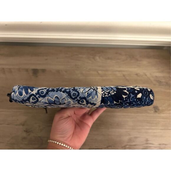 Vera Bradley Iconic RFID Turnlock Wallet, Signature Cotton Island Tile Blue - Re - Picture 5 of 8